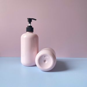 chai pet hong voi nhan soc den 500ml 3