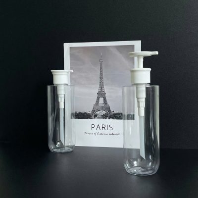 Chai nhựa PET trong suốt vai ngang đáy bầu vòi nhấn dẹp trắng với dung tích 500ml fi28 tiện lợi