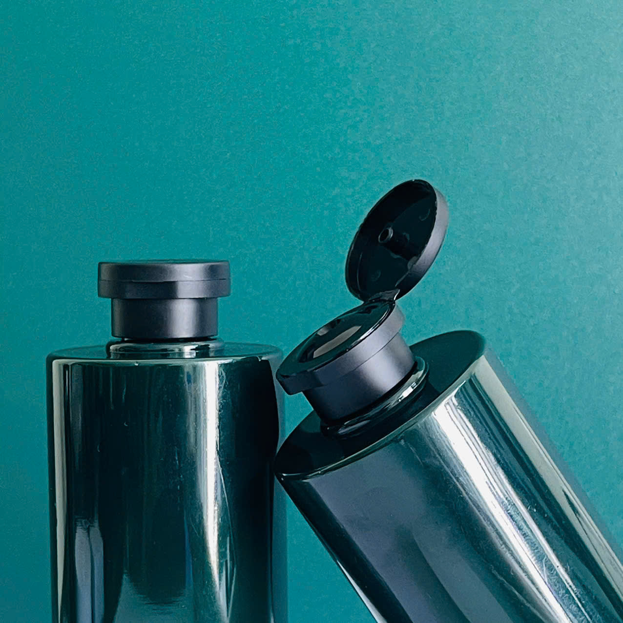 chai-pet-xanh-ngoc-vai-ngang-nap-bat-den-nham-500ml-5 chai pet xanh ngoc vai ngang nap bat den nham 500ml 5