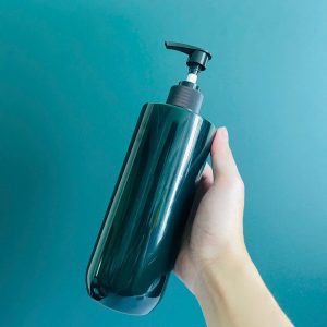 chai pet xanh ngoc vai ngang voi nhan soc den 500ml 3