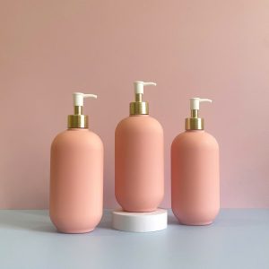 Chai nhựa HDPE hồng tròn với vòi nhấn sóng tròn trắng 500ml sử dùng nắp f28 chuyên dụng