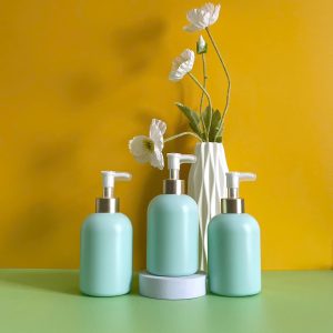 Chai nhựa HDPE xanh mint tròn lùn với vòi nhấn sóng tròn trắng 300ml sử dùng nắp f28 chuyên dụng