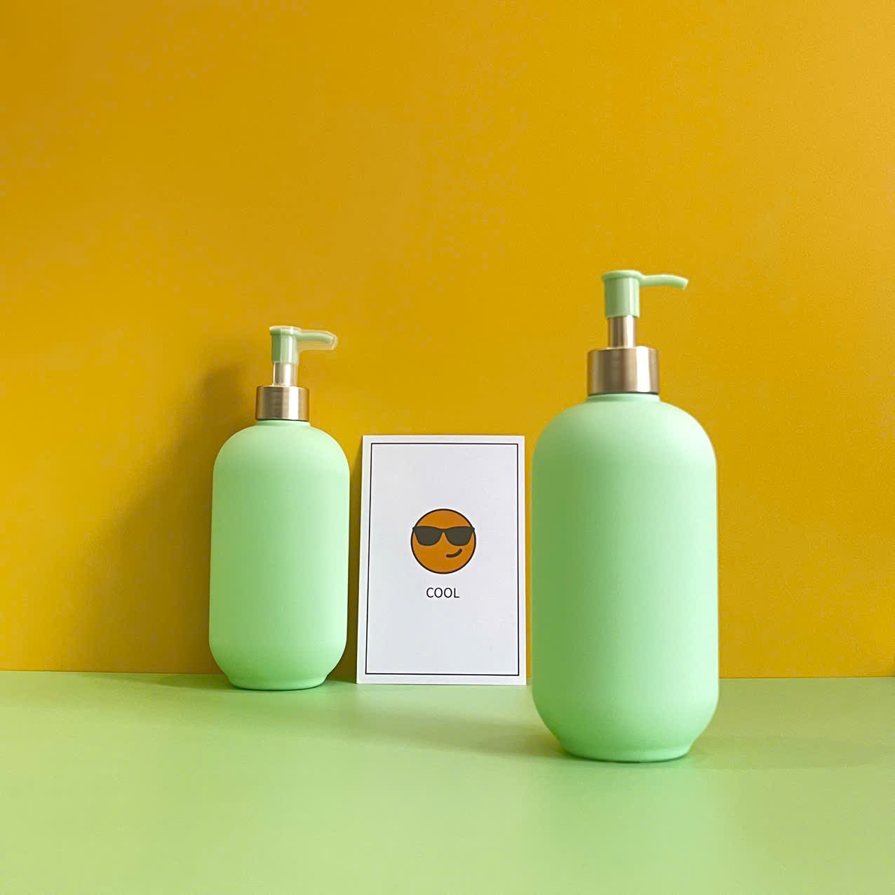 z6576714230330_75ed3d160b25e8625249c99ee3bae95c Chai nhựa HDPE xanh hình trụ 500ml với vòi nhấn sóng tròn xanh lá sử dụng nắp fi28 chuyên dụng