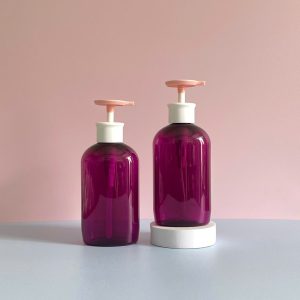 Chai nhựa PET tím trong tròn 500ml vòi nhấn dẹp hồng sử dụng nắp fi28 chuyên dụng