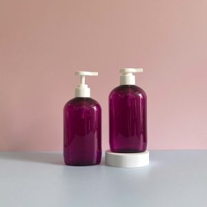 Chai nhựa PET tím trong tròn 500ml vòi nhấn dẹp bằng trắng sử dụng nắp fi28